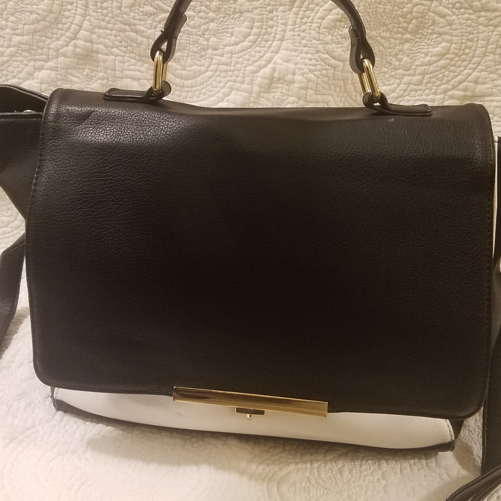 Black and white shoulder bag!